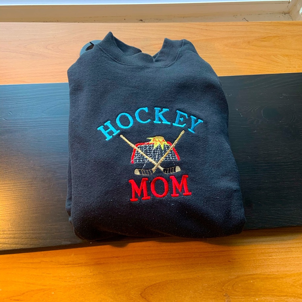 Vintage Crewneck Sweater. “Hockey Mom”.
